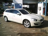 Gebraucht Volvo V60 Momentum 136 PS (100 kW) 2013 Cosmic white / metallic Kombi