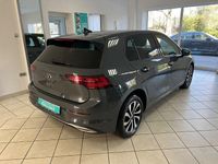 Gebraucht VW Golf VIII Active 131 PS (96 kW) 2022 Grau Limousine
