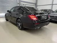 Second-hand Mercedes E300 AMG line 245 CP (180 kW) 2019 Negru Berlinǎ