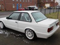 Gebraucht BMW 325 Basis 190 PS (139 kW) 1989 Weiß Limousine