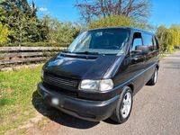 Second-hand VW Caravelle 151 CP (111 kW) 2001 Negru Van