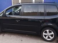 Gebraucht VW Touran 105 PS (77 kW) 2011 Schwarz Van / Kleinbus