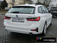 Gebraucht BMW 330e Advantage 292 PS (214 kW) 2022 Alpinweiss Kombi