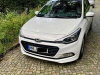 Gebraucht Hyundai i20 Passion 120 PS (88 kW) 2016 Weiß Kleinwagen