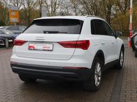 Gebraucht Audi Q3 Ambiente 150 PS (110 kW) 2023 Gletscherweiss metallic SUV