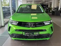 Gebraucht Opel Mokka Elegance 101 PS (74 kW) 2024 Lackierung matcha green/typ au SUV