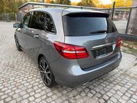 Gebraucht Mercedes B250 211 PS (155 kW) 2015 Grau Van / Kleinbus
