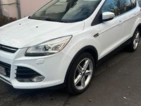 Gebraucht Ford Kuga Titanium 150 PS (110 kW) 2015 Weiß SUV