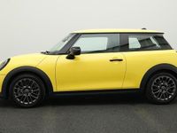 Second-hand Mini Cooper Classic 156 CP (114 kW) 2024 Galben Hatchback