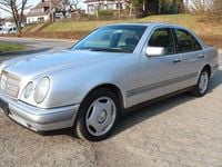 Gebraucht Mercedes E240 170 PS (125 kW) 1999 Silber Limousine