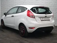 Gebraucht Ford Fiesta Ambiente 60 PS (44 kW) 2017 Weiß Kleinwagen