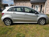 Gebraucht Mercedes B150 95 PS (69 kW) 2009 Silber Van / Kleinbus