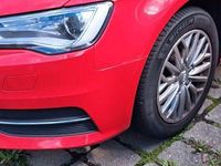 Gebraucht Audi A3 Ambiente 150 PS (110 kW) 2014 Rot Limousine