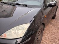Second-hand Ford Focus 116 CP (85 kW) 2004 Negru Berlinǎ