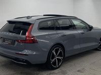 Gebraucht Volvo V60 Ultimate 300 PS (220 kW) 2022 Thunder grey (metallic) Kombi