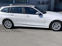 Gebraucht BMW 320 190 PS (139 kW) 2022 Mineralweiss metallic Kombi