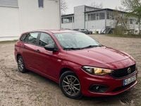 Usado Fiat Tipo 95 CV (69 kW) 2019 Rojo Familiar