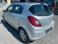 Usado Opel Corsa Innovation 101 CV (74 kW) 2011 Plateado Utilitario