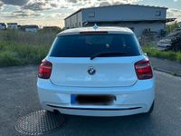 Gebraucht BMW 116 Sport Line 170 PS (125 kW) 2012 Weiß Kleinwagen