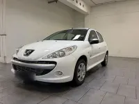 Gebraucht Peugeot 206 73 PS (53 kW) 2012 Weiß Limousine