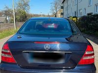 Gebraucht Mercedes E220 150 PS (110 kW) 2002 Blau Limousine