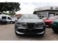 Neu Alfa Romeo Junior Sprint 145 PS (106 kW) 2026 Schwarz SUV