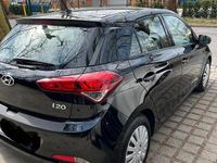 Gebraucht Hyundai i20 74 PS (54 kW) 2016 Schwarz Kleinwagen