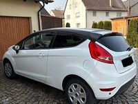 Gebraucht Ford Fiesta Ambiente 82 PS (60 kW) 2009 Weiß Kleinwagen