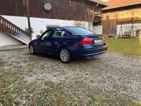 Gebraucht BMW 320 184 PS (135 kW) 2011 Blau Limousine