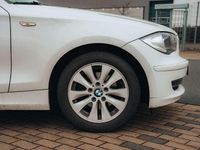 Gebraucht BMW 116 122 PS (89 kW) 2012 Weiß Kleinwagen