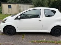 Gebraucht Toyota Aygo Cool 68 PS (50 kW) 2012 Weiß Kleinwagen