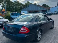 Gebraucht Mercedes E220 150 PS (110 kW) 2003 Blau Limousine