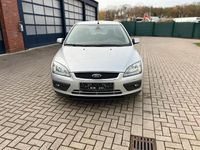 Gebraucht Ford Focus Ghia 101 PS (74 kW) 2005 Silber Limousine