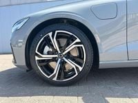 Gebraucht Volvo V60 Plus 349 PS (256 kW) 2025 Vapour grey Kombi