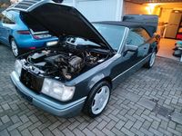 Gebraucht Mercedes E220 150 PS (110 kW) 1994 Schwarz Cabrio