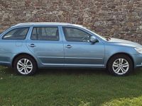 Gebraucht Skoda Octavia 105 PS (77 kW) 2011 Sedamodra satine/satine blau Kombi