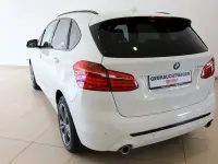Gebraucht BMW 220 Active Tourer Sport Line 192 PS (141 kW) 2019 Weiß Van / Kleinbus