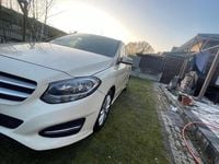 Gebraucht Mercedes B180 Edition 109 PS (80 kW) 2017 Gelb Van / Kleinbus