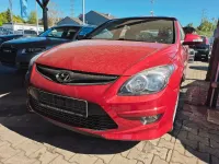 Gebraucht Hyundai i30 Edition 90 PS (66 kW) 2011 Rot Limousine