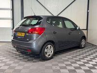 Gebraucht Kia Venga Comfort 88 PS (64 kW) 2011 Grau Kleinwagen
