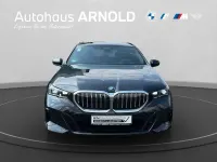 Gebraucht BMW 520 M Sport 197 PS (144 kW) 2026 Saphirschwarz Kombi