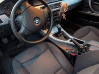 Second-hand BMW 318 143 CP (105 kW) 2004 Albastru Berlinǎ