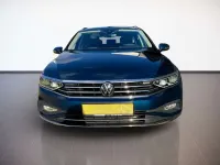 Gebraucht VW Passat Elegance 150 PS (110 kW) 2024 Aquamarinblau Kombi