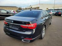 Gebraucht BMW 730 Sport Line 265 PS (194 kW) 2018 Black sapphire metallic Limousine
