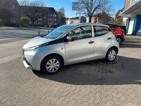 Gebraucht Toyota Aygo 69 PS (50 kW) 2016 Silber Kleinwagen