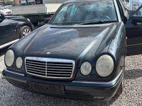 Brugt Mercedes E280 204 HK (150 kW) 1997 Sort Sedan