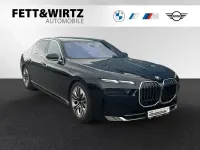 Gebraucht BMW 750e Comfort Edition 489 PS (359 kW) 2025 Saphirschwarz metallic Limousine
