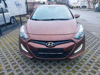 Gebraucht Hyundai i30 Classic 99 PS (72 kW) 2013 Orange Limousine