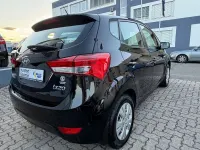 Gebraucht Hyundai ix20 Trend 125 PS (91 kW) 2015 Phantom black / mic Kleinwagen