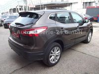 Gebraucht Nissan Qashqai Acenta 116 PS (85 kW) 2015 Bronze metallic SUV